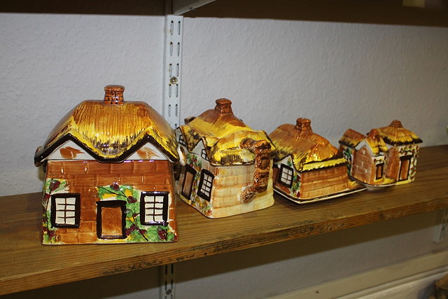 Appraisal: A COLLECTION OF FIVE PIECES OF S COTTAGE WARE