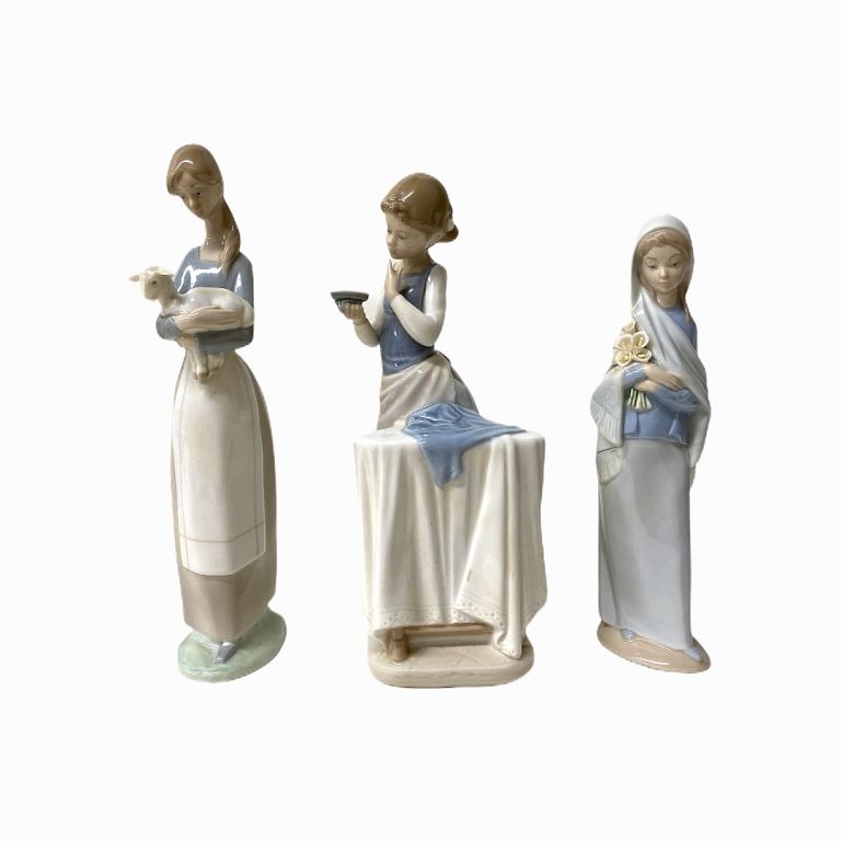 Appraisal: Lladro Figurines Lladro Figurines