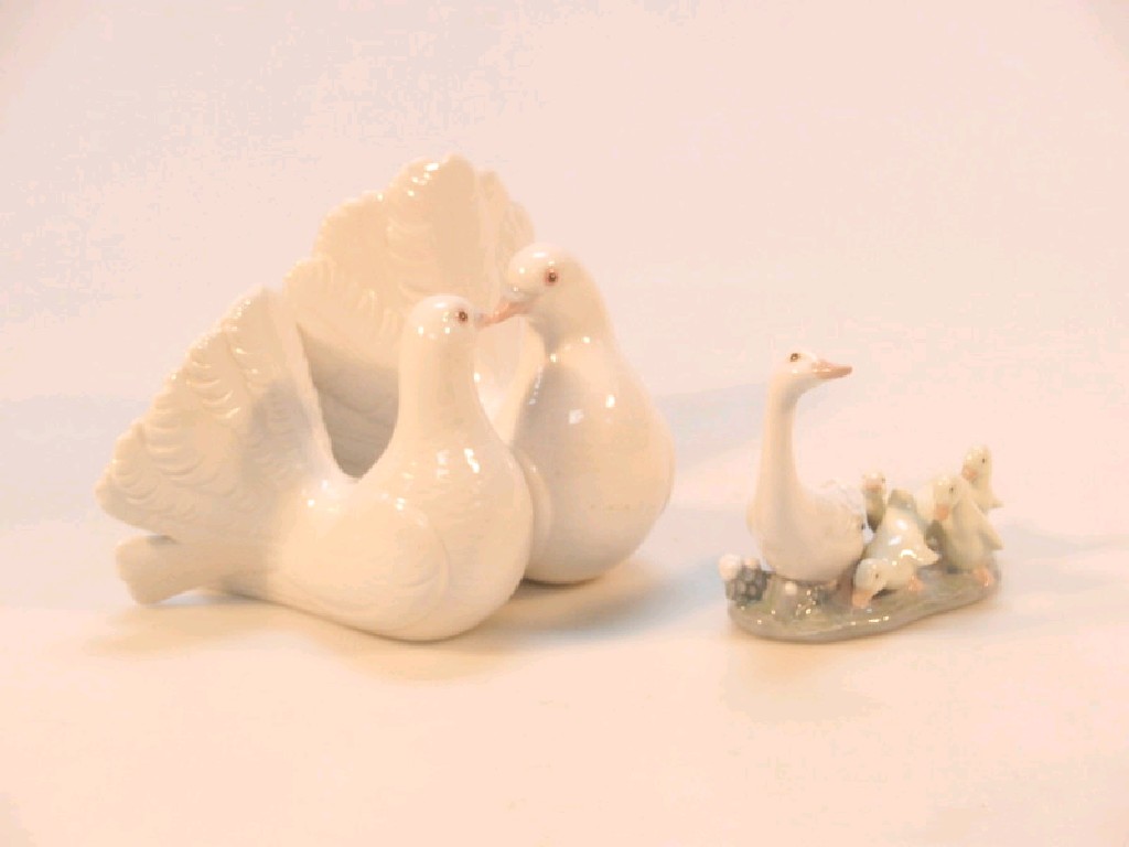 Appraisal: A Lladro group of two turtle doves with pink and