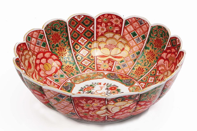 Appraisal: A Japanese Imari bowl th th Centuryof scalloped form decorated