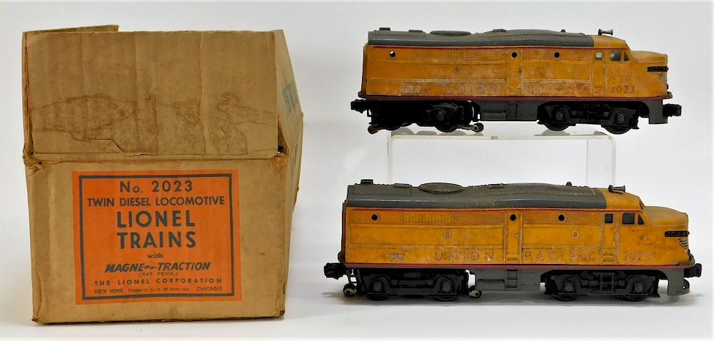 Appraisal: Lionel No Union Pacific Train Cars with Box United States