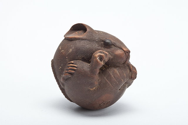 Appraisal: A JAPANESE WOOD NETSUKE of a rat coiled into a