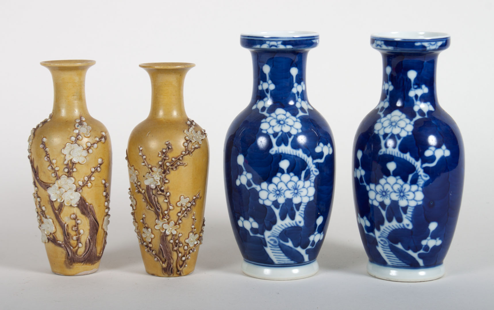 Appraisal: Two pairs of Chinese porcelain cabinet vases th century pair