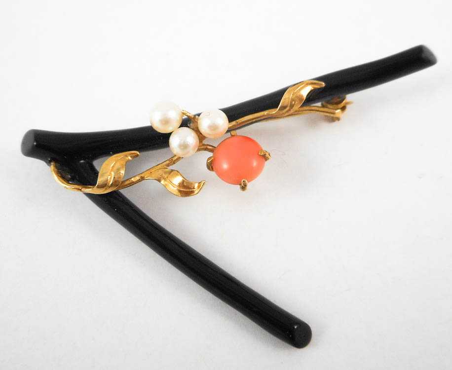 Appraisal: CORAL AND FOURTEEN KARAT GOLD BROOCH with a V-shaped black