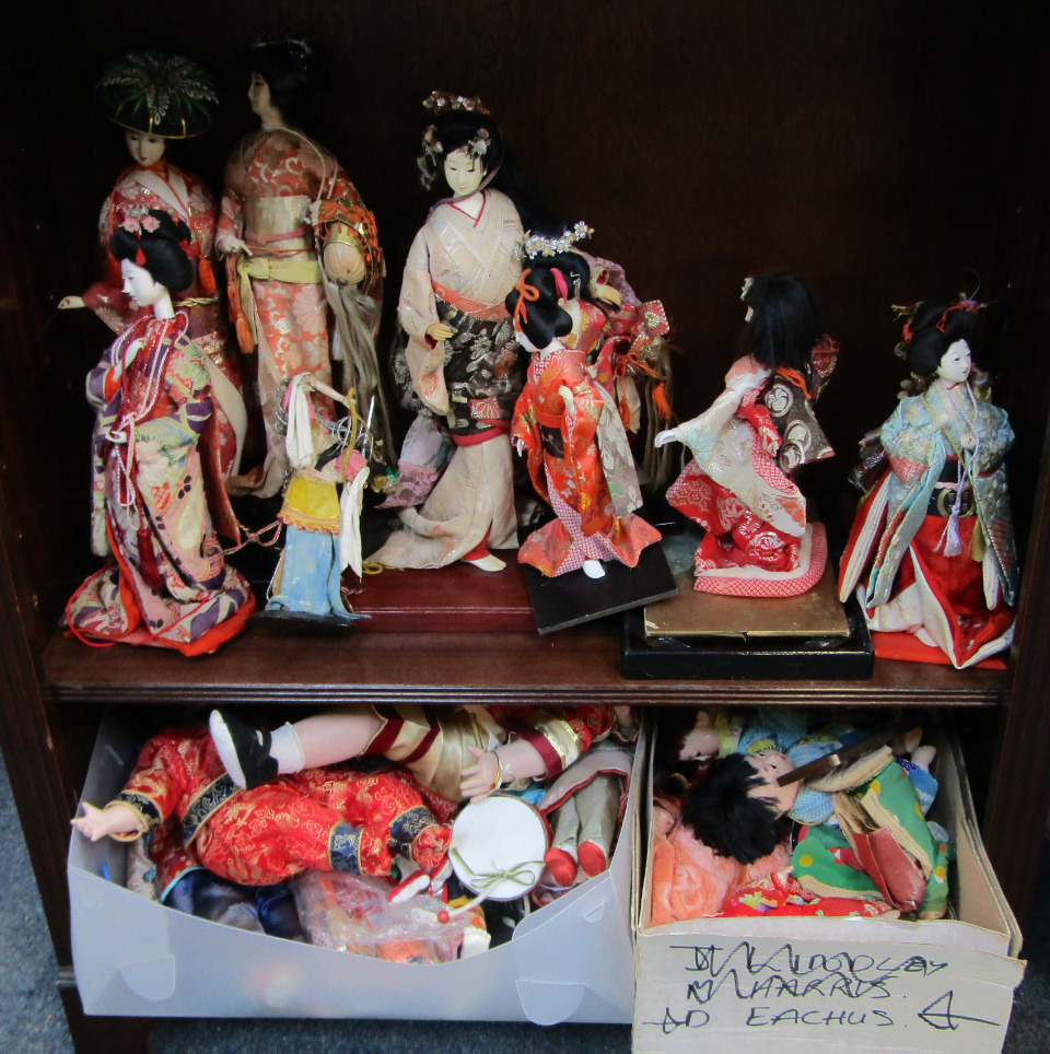 Appraisal: Japanese geisha girl and Chinese dolls a quantity