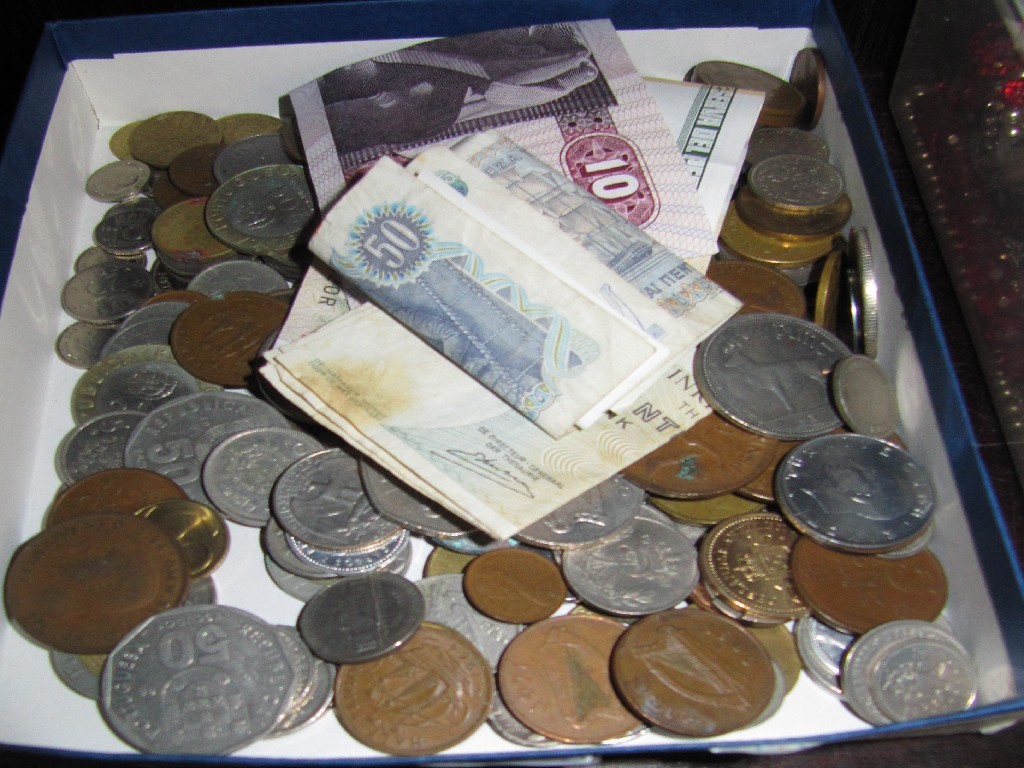 Appraisal: Box of coins and banknotes