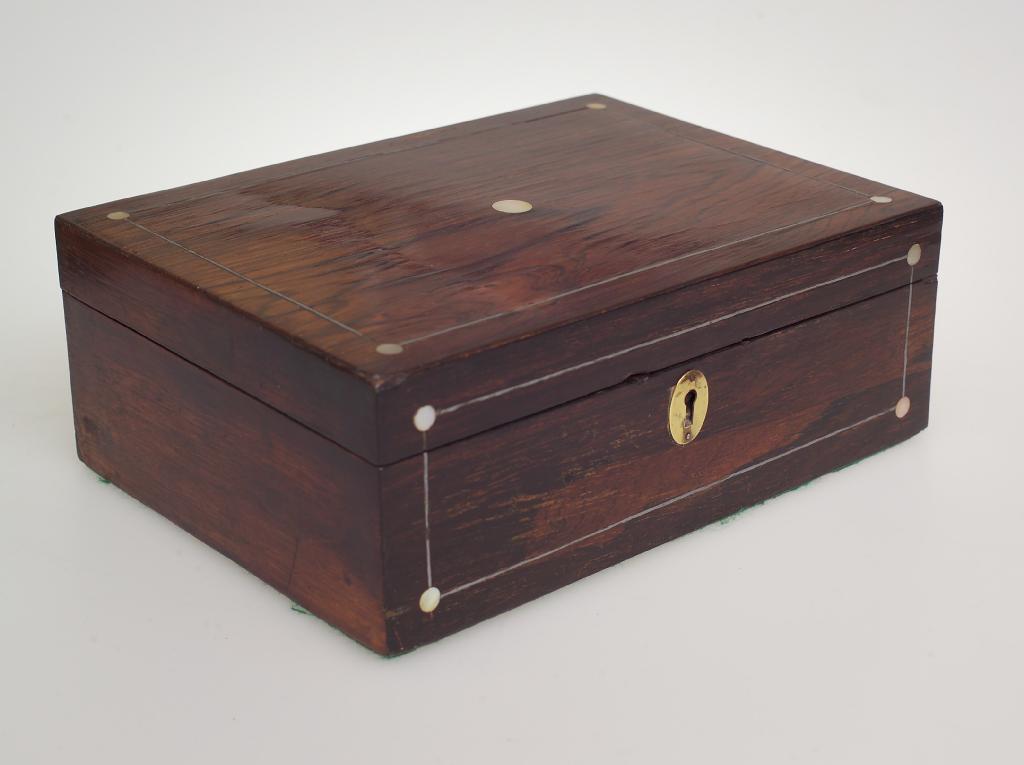 Appraisal: th CENTURY ROSEWOOD BOX the hinged rectangular lid inlaid with