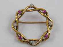 Appraisal: A yellow metal tests ct gold knot brooch set with