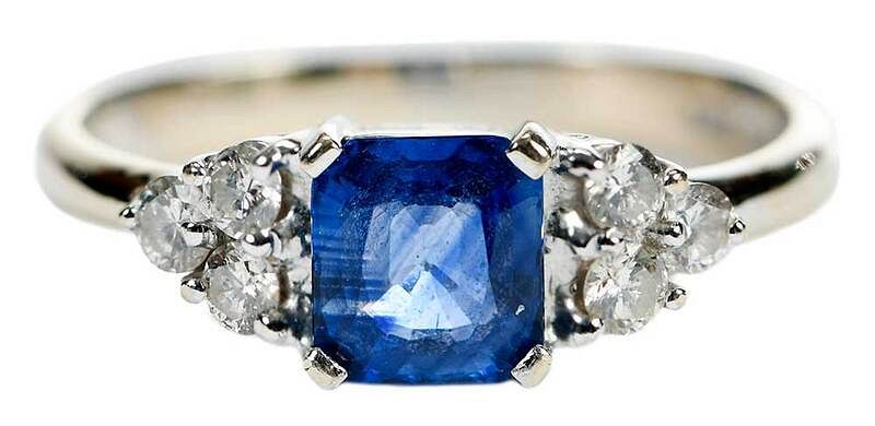 Appraisal: kt Sapphire and Diamond Ring center modified rectangle cut blue