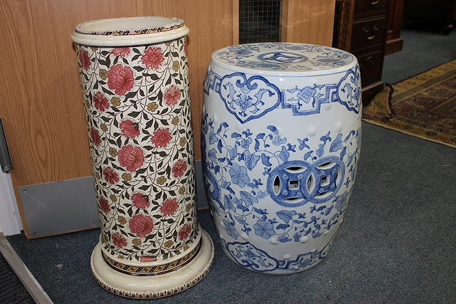 Appraisal: A CHINESE BLUE AND WHITE PORCELAIN GARDEN SEAT OF BARREL