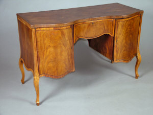 Appraisal: A French mahogany serpentine dressing table th century the crossbanded