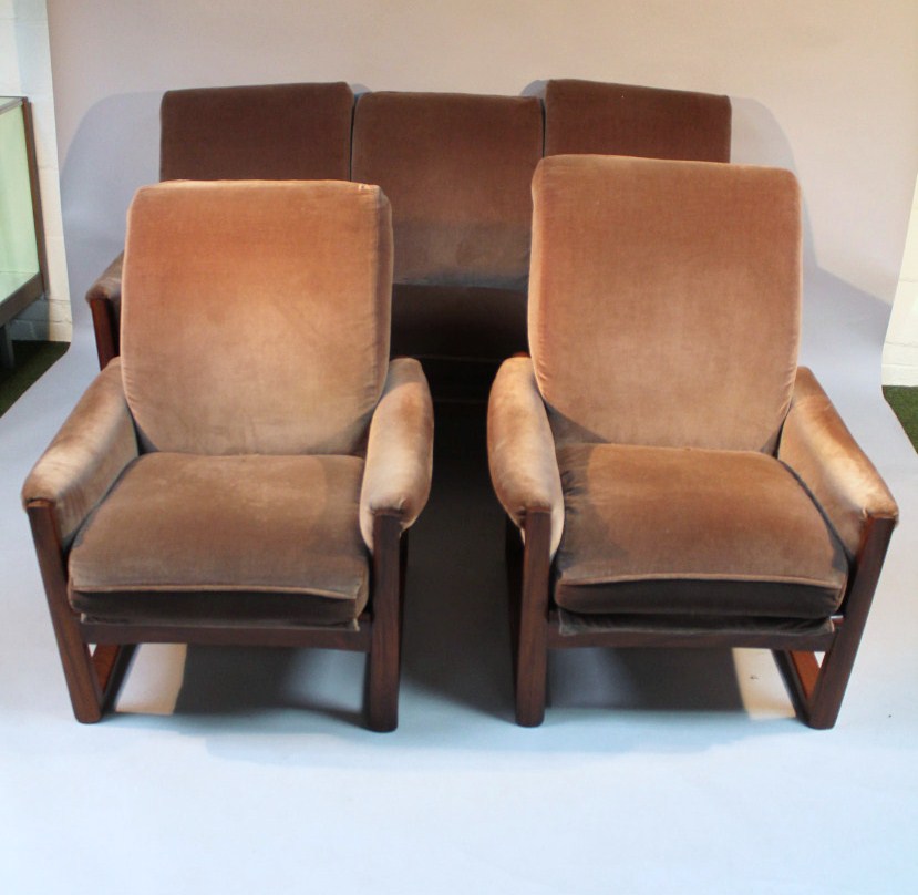 Appraisal: A 's retro Guy Rogers Virginia three piece saloon suite