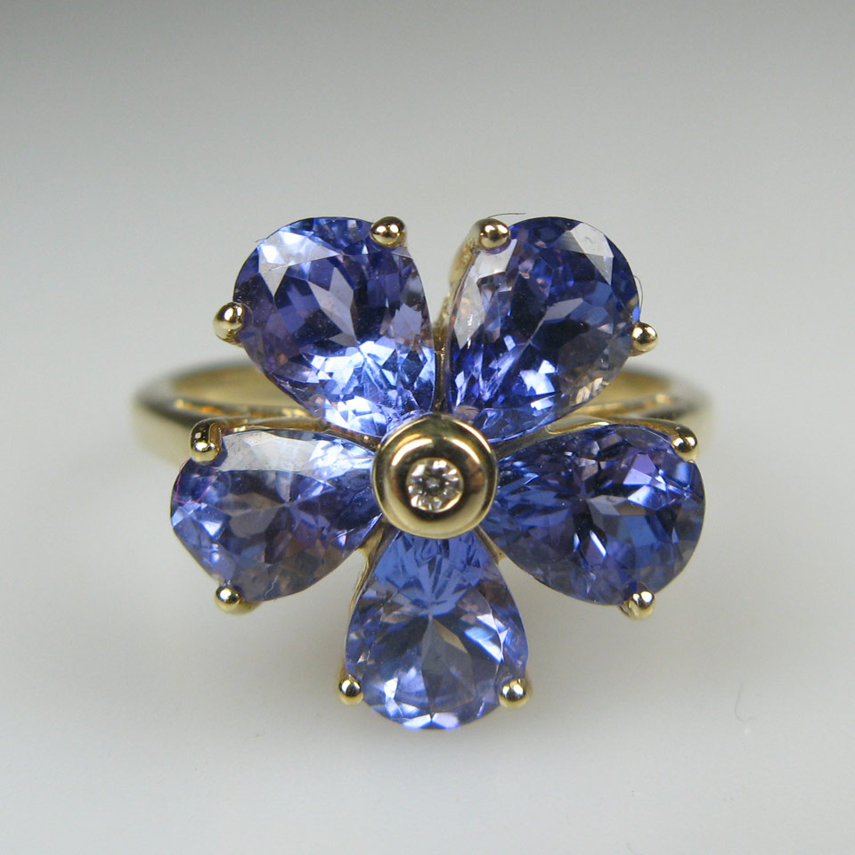 Appraisal: English k Yellow Gold Ring set with pear cut tanzanites