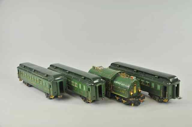 Appraisal: LIONEL GREEN STATE SET Includes E locomotive Bild-A-Loco center cab