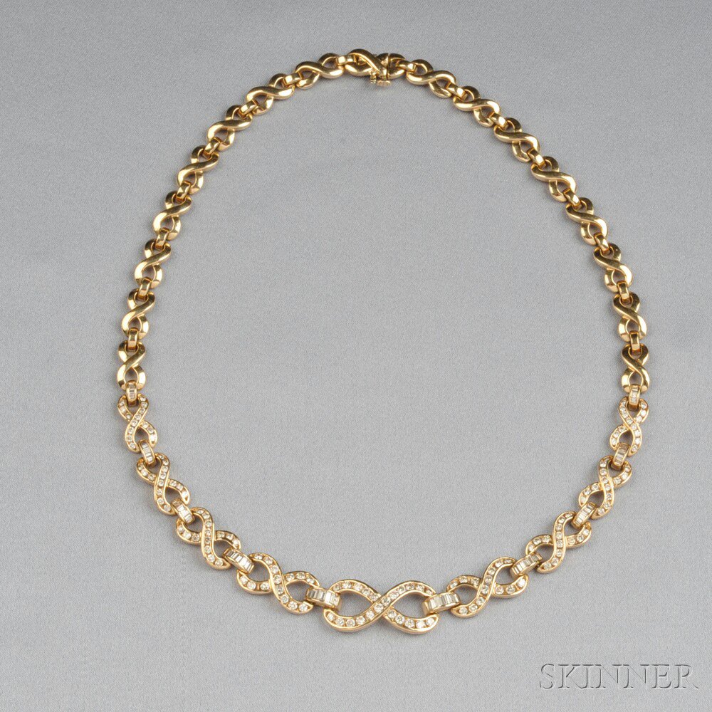 Appraisal: kt Gold and Diamond Necklace the central links set with