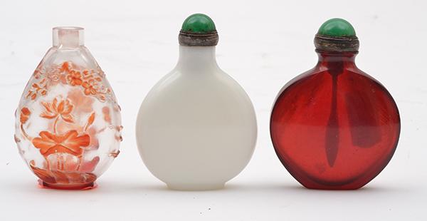 Appraisal: TWO PEKING GLASS SNUFF BOTTLES WITH CHALCEDONY STOPPERS TH CENTURY