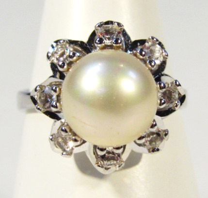 Appraisal: A ladies dress ring headed by a pearl surrounded by