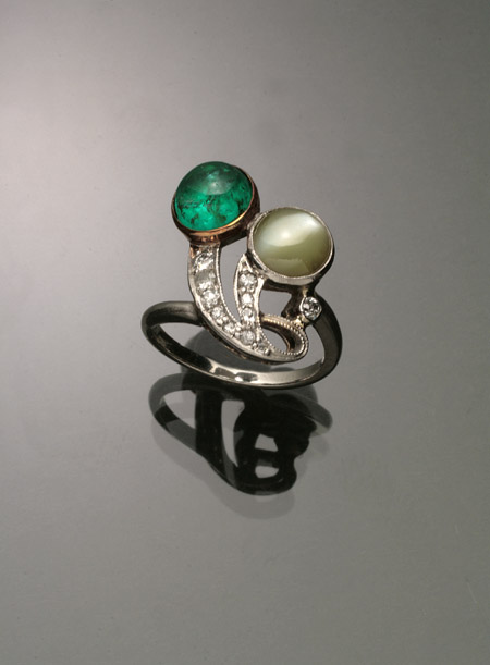 Appraisal: Art Deco Tested Platinum Diamond Emerald and Cat's Eye Dinner