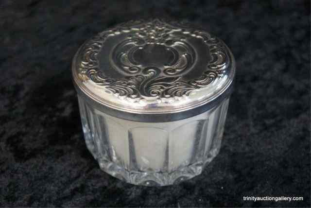 Appraisal: Sterling Silver Wallace Grand Baroque Powder JarIs a crystal powder