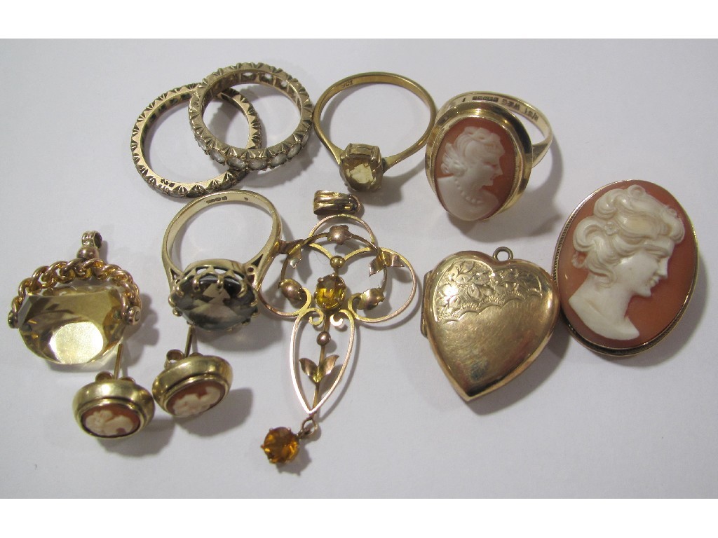 Appraisal: Lot comprising ct gold mounted cameo ring brooch and earrings