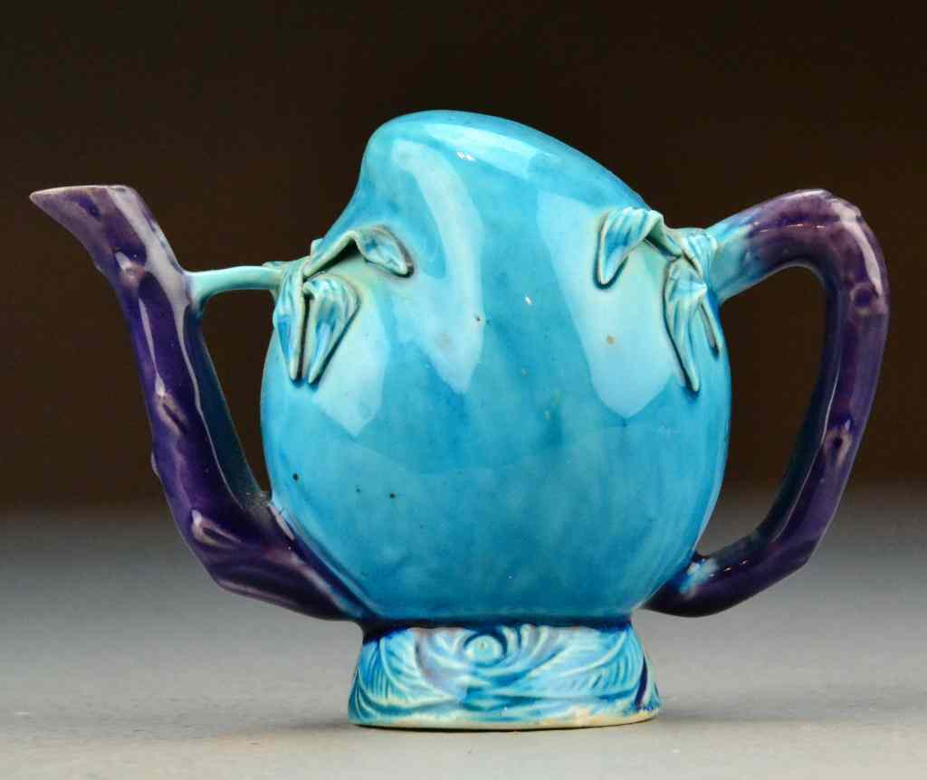 Appraisal: Chinese Glazed Water DropperFinely molded and glazed in a robin's