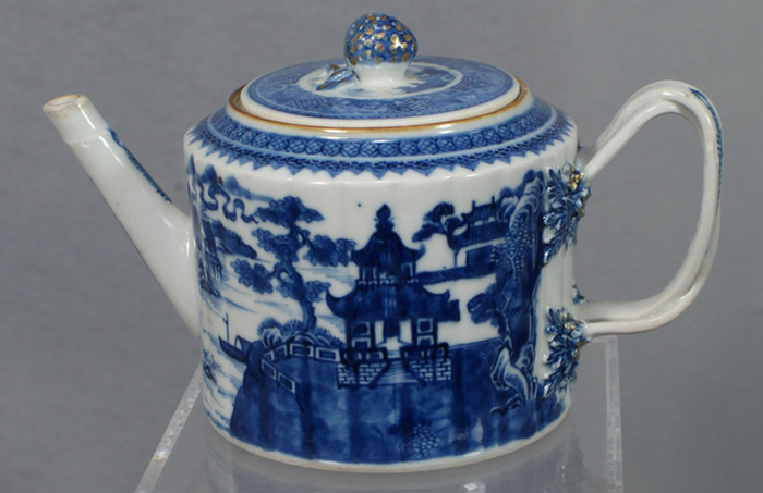 Appraisal: Chinese Export porcelain Nanking cylindrical teapot open strap handle hairline