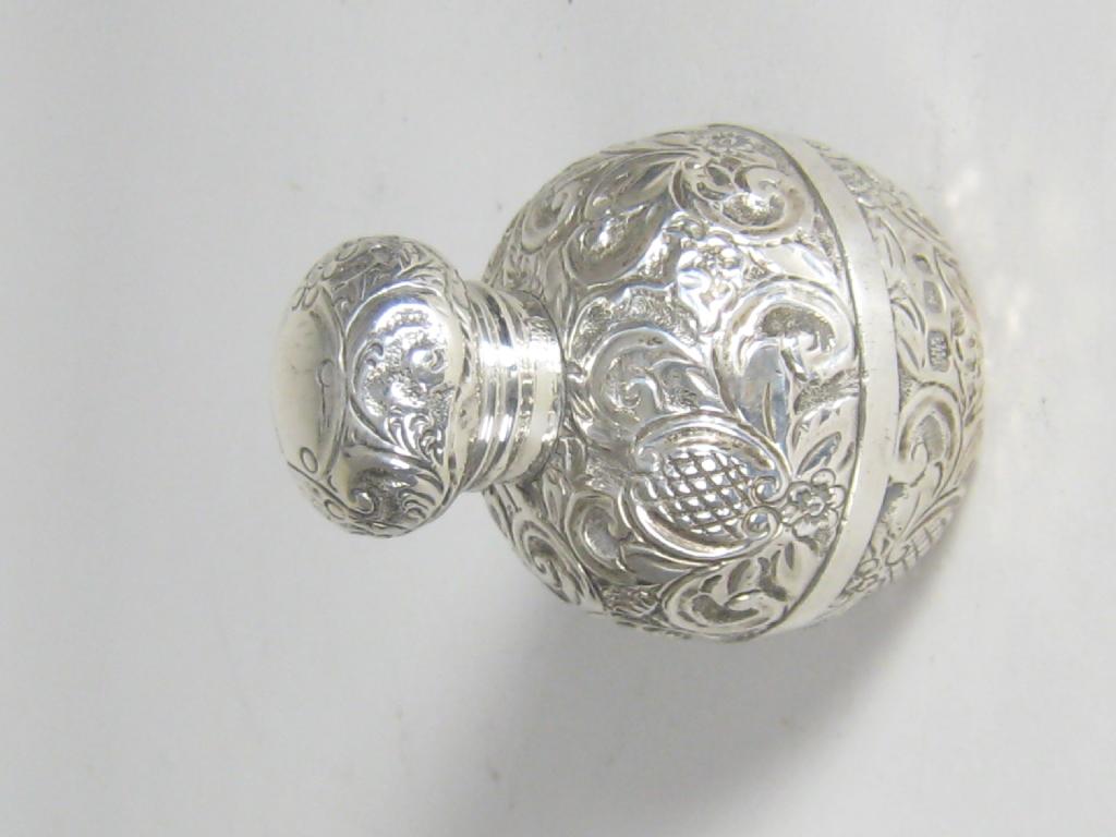 Appraisal: An Edward VII Scent Bottle with scroll and trellis design