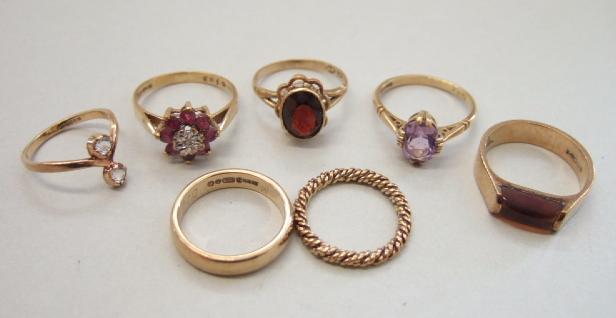 Appraisal: A ct gold ruby and diamond set nine stone cluster