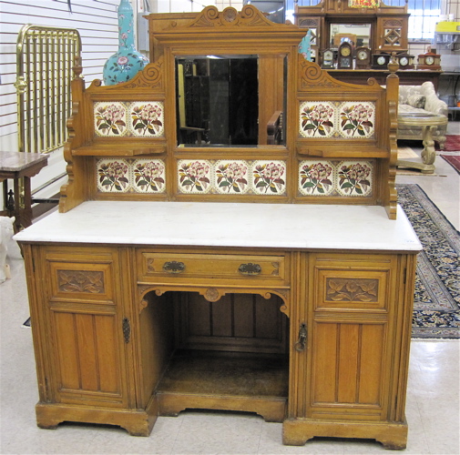 Appraisal: VICTORIAN WASHSTAND English c a large double pedestal design of