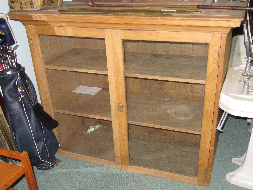 Appraisal: Pine bookcase and an oak bookcase