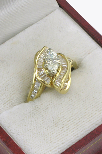 Appraisal: DIAMOND AND EIGHTEEN KARAT GOLD RING centering a marquise-cut diamond