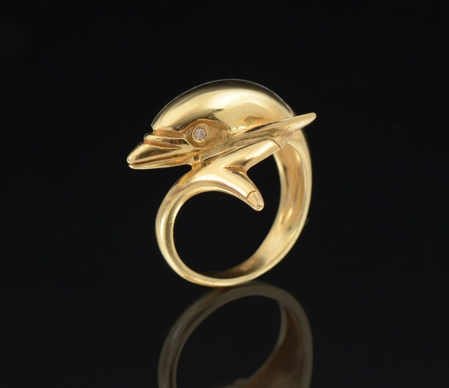 Appraisal: k GOLD DOLPHIN RING Figural yellow gold ring in the