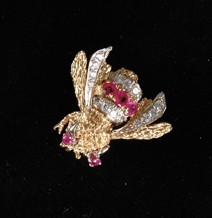 Appraisal: K DIAMOND RUBY BUMBLEBEE BROOCH Very cute k yellow gold