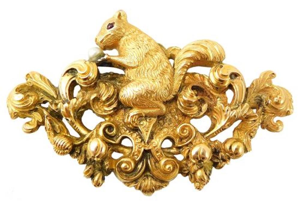 Appraisal: JEWELRY K Yellow gold squirrel brooch with loop for a