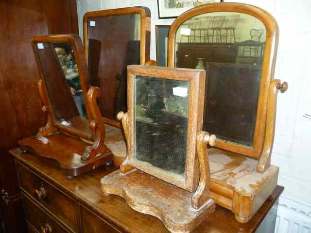 Appraisal: A MAHOGANY CLOTHES DRIER with acorn finials together with four