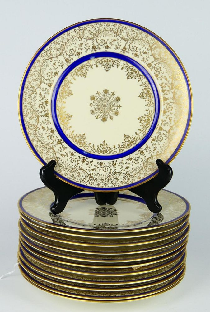 Appraisal: OVINGTONS COBALT AND GOLD DINNER PLATES A lot of Ovingtons