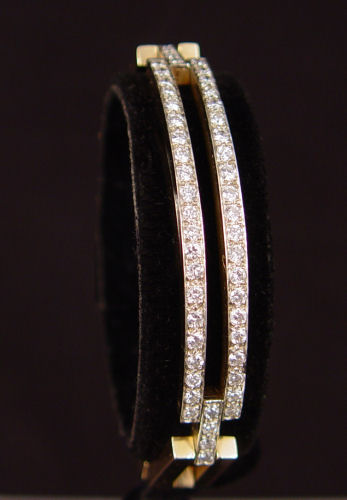 Appraisal: CTW DIAMOND BRACELET K yellow gold link bracelet contains round