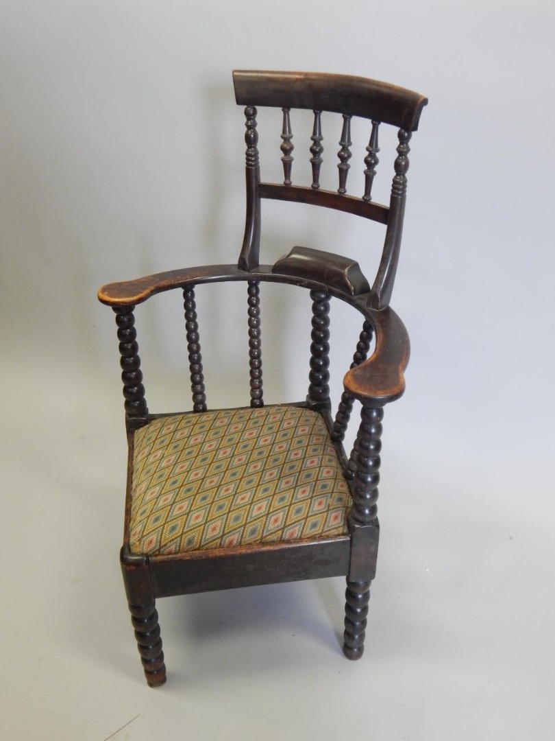 Appraisal: A thC country maid corner chair with spindle turned supports