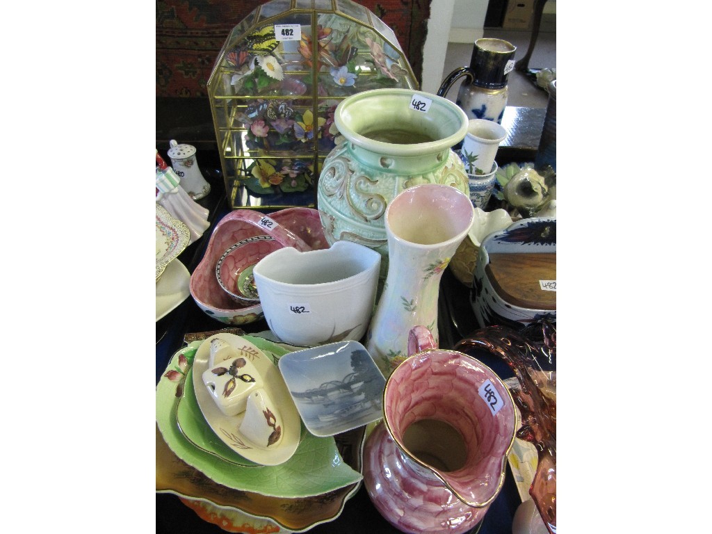 Appraisal: Lot comprising two trays of assorted ceramics to include Maling