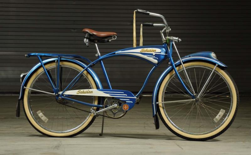 Appraisal: Schwinn Men's Balloon Tire Bicycle Circa s Has been restored