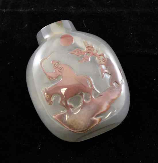 Appraisal: A Chinese agate snuff bottle of grey tone with a