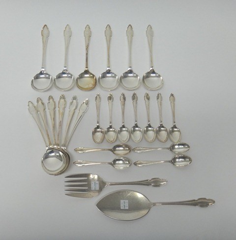 Appraisal: A silver Chippendale pattern canteen of table flatware comprising twelve