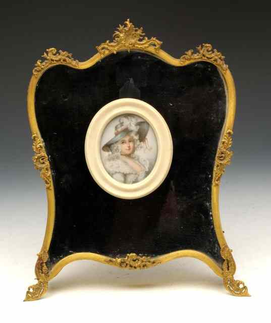 Appraisal: French SchoolAn oval miniature of a lady with wide brimmed