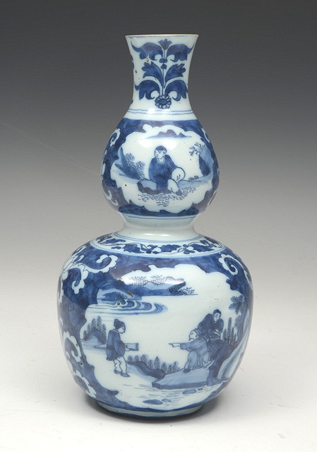 Appraisal: AN TH CENTURY DELFT GOURD VASE decorated in the Chinese