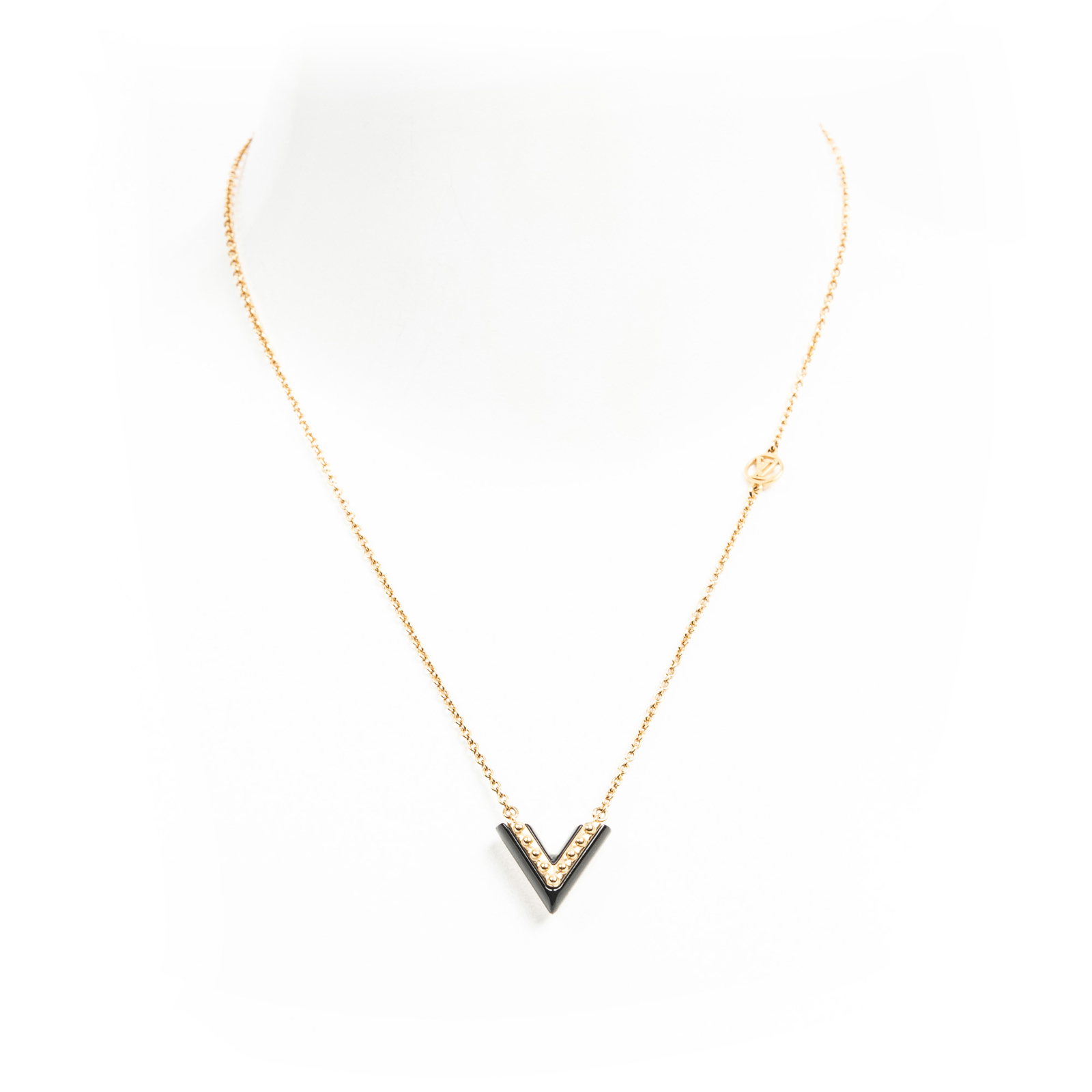 Appraisal: A LOUIS VUITTON ESSENTIAL V NECKLACE A golden brass and