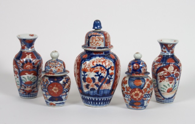 Appraisal: Five Japanese Imari porcelain jars and vases fourth quarter- th