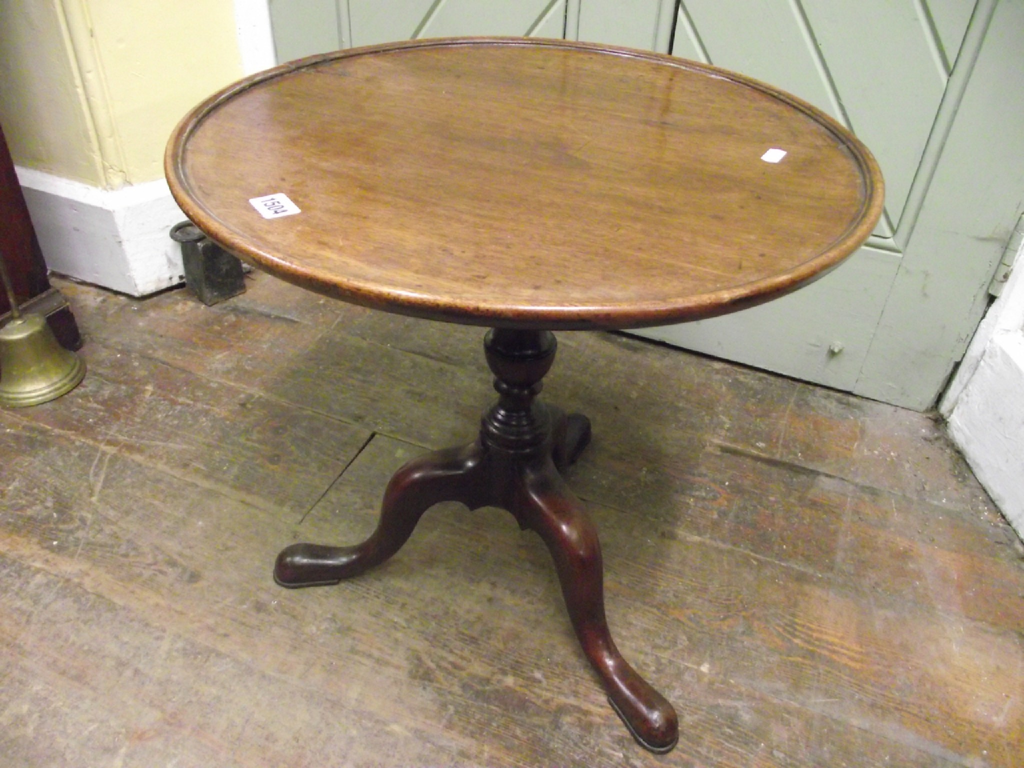 Appraisal: A small Georgian mahogany occasional table the circular tray top