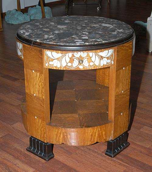 Appraisal: SMALL SALON TABLE Mercier Fr res Paris ca Sapele veneer