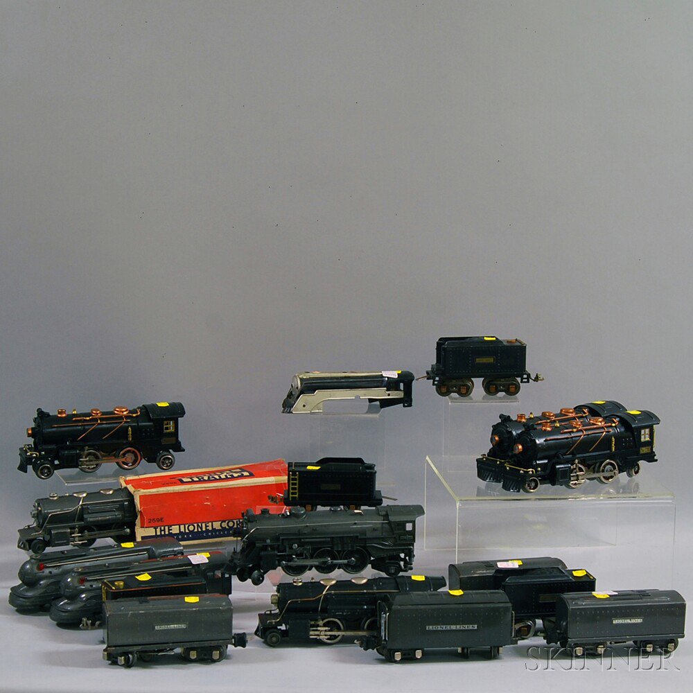 Appraisal: Sixteen Lionel O Gauge Model Train Engines and Cars including