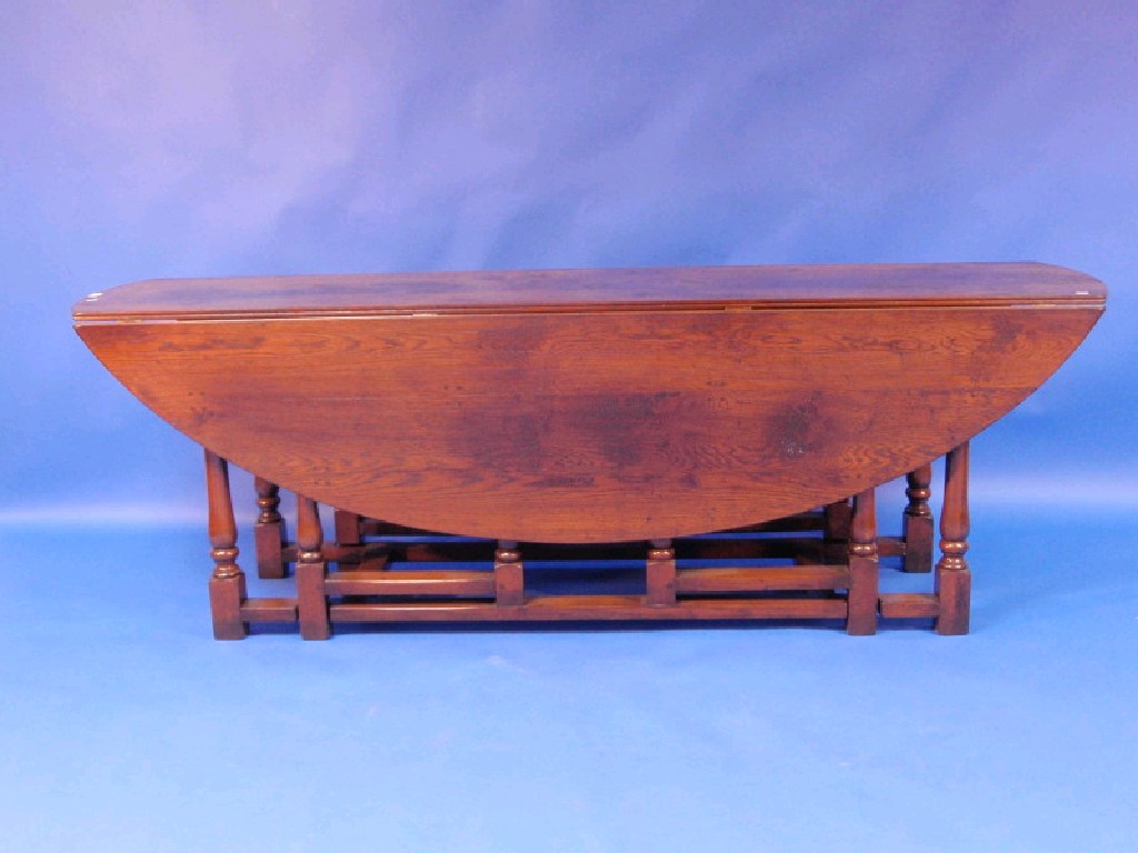 Appraisal: A modern reproduction oak wake table cm long